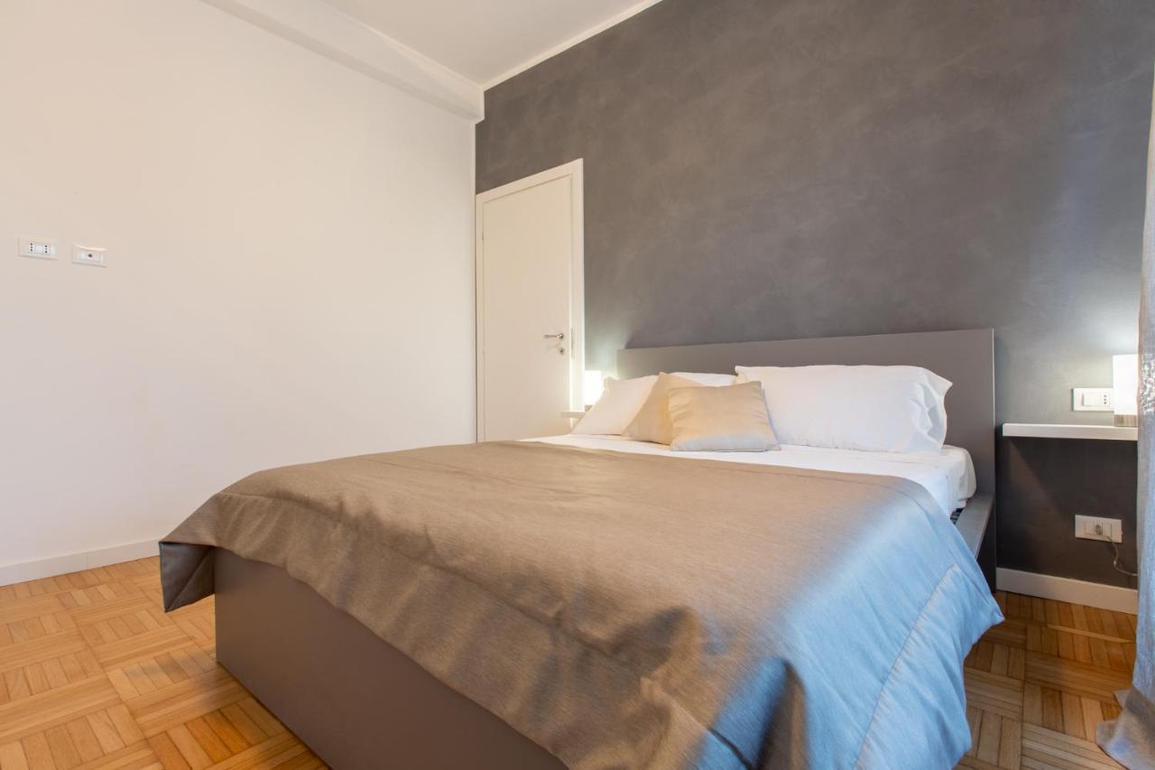 Italstay - Disciplini Apartment -10 Min Dal Duomo Milan Luaran gambar