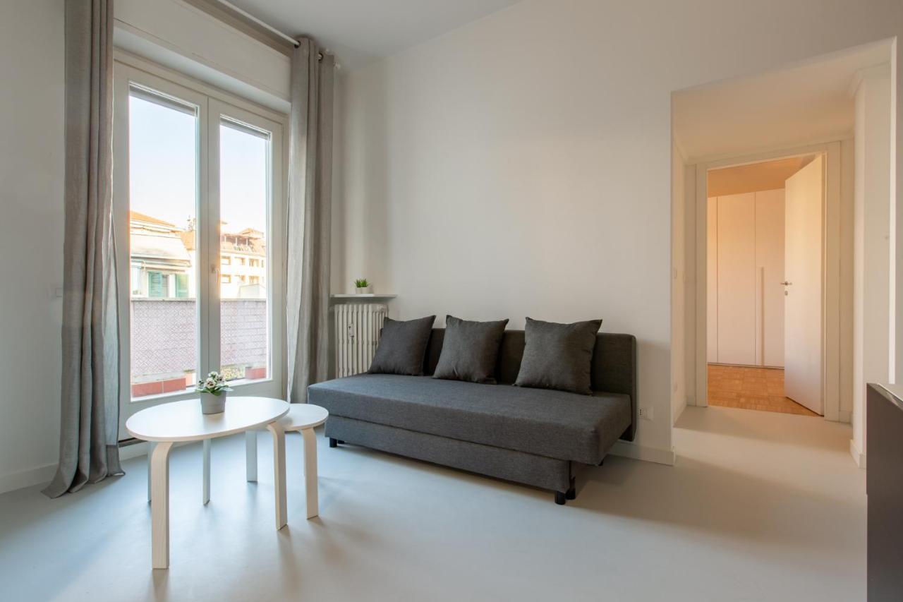 Italstay - Disciplini Apartment -10 Min Dal Duomo Milan Luaran gambar