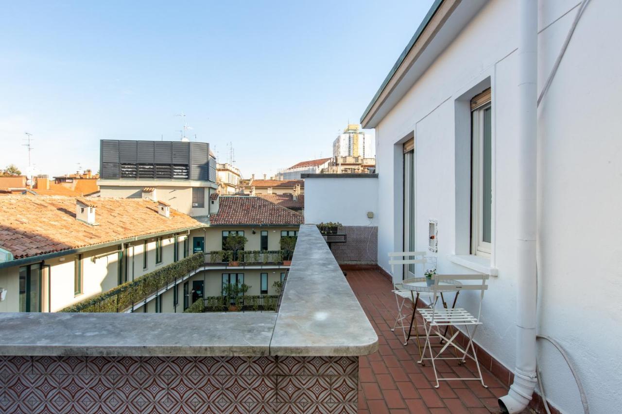 Italstay - Disciplini Apartment -10 Min Dal Duomo Milan Luaran gambar