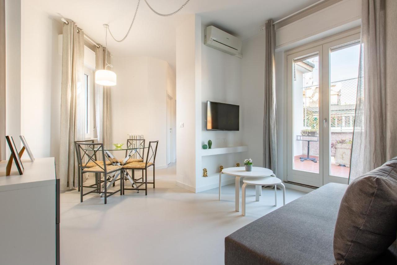 Italstay - Disciplini Apartment -10 Min Dal Duomo Milan Luaran gambar