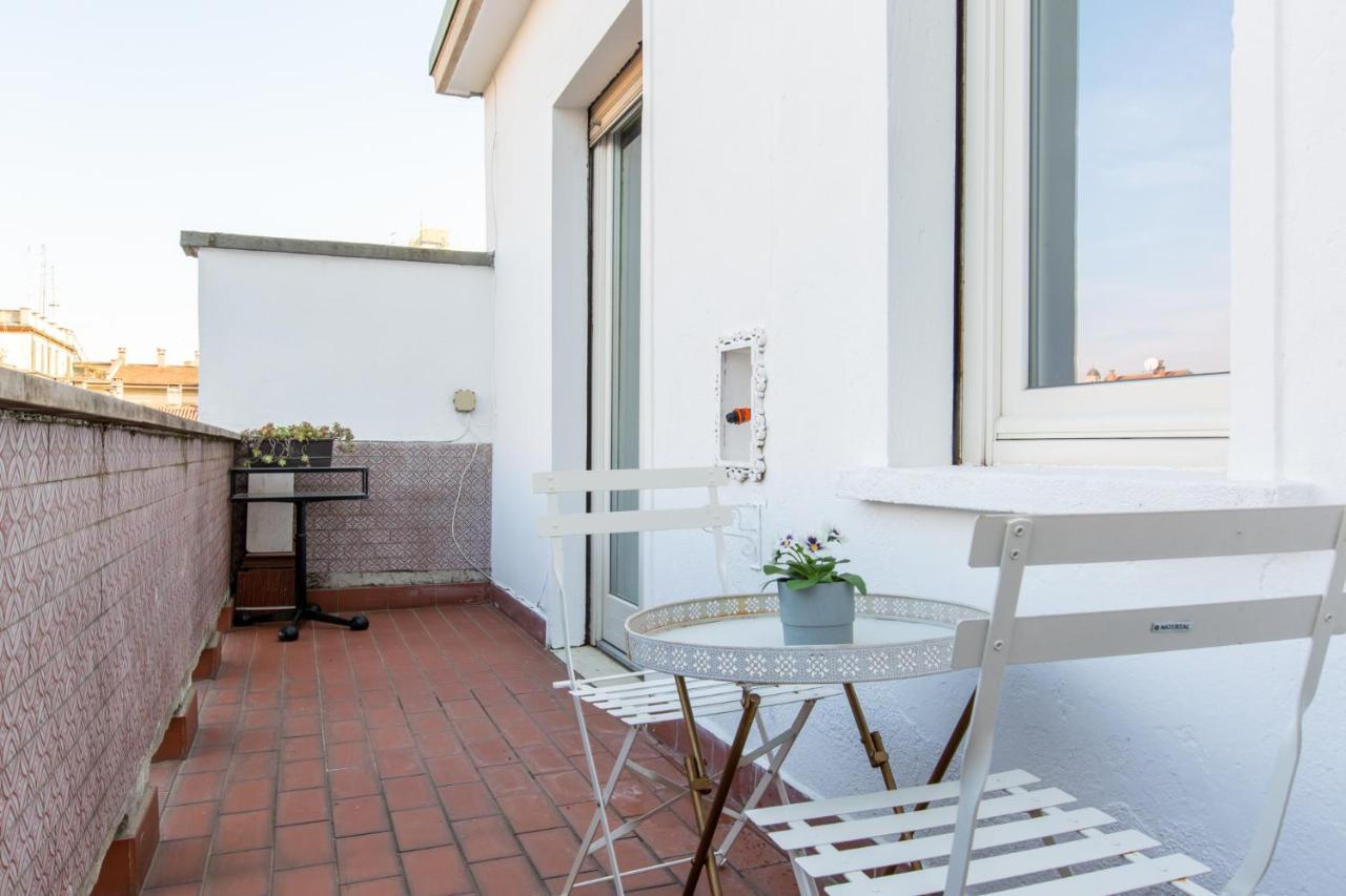 Italstay - Disciplini Apartment -10 Min Dal Duomo Milan Luaran gambar