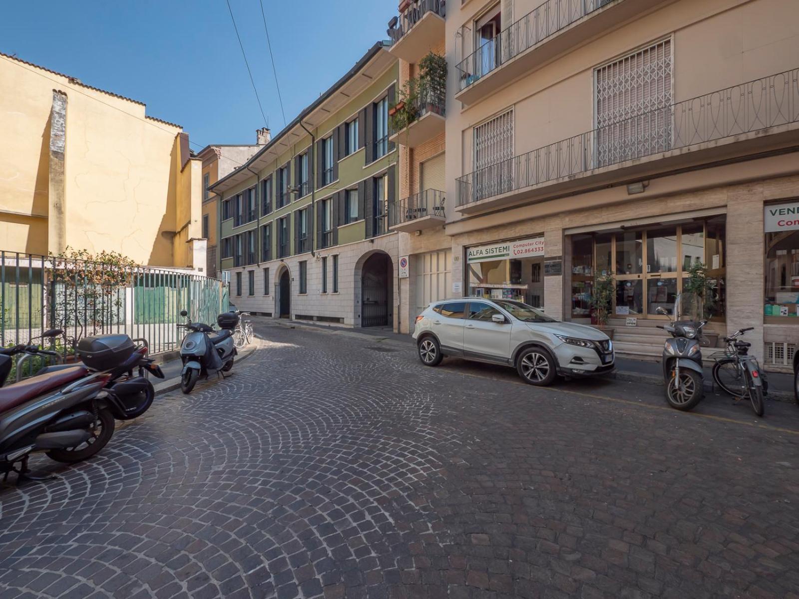 Italstay - Disciplini Apartment -10 Min Dal Duomo Milan Luaran gambar